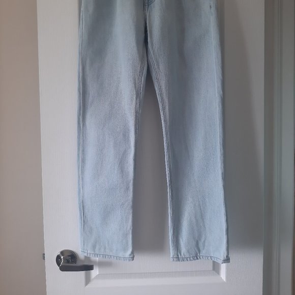 Club Monaco Relaxed Slim Crop and Strength Leg Denim Jeans - Picture 6 of 16